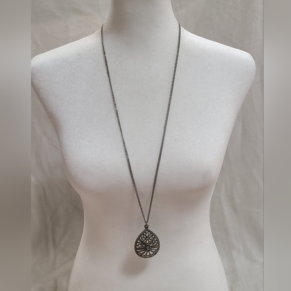 Vintage Cathedral Pewter Pendant Necklace - Picture 2 of 3